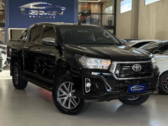 TOYOTA HILUX 2.8 SRV 4X4 CD 16V DIESEL 4P AUTOMÁTICO